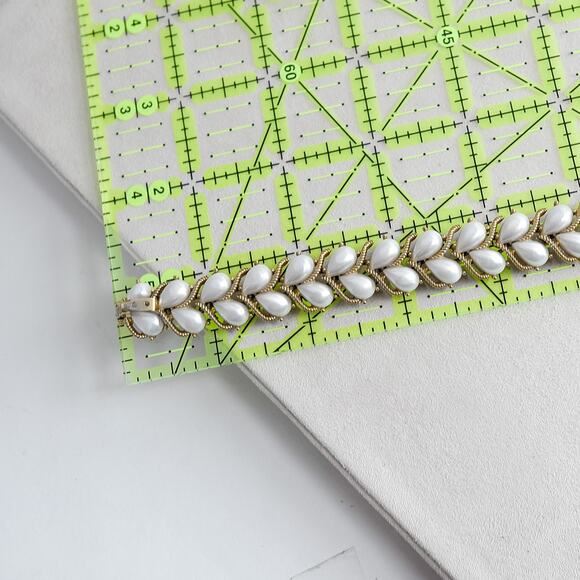 Vintage Crown Trifari Faux Pearl Bracelet Clip On Earrings Set Gold Tone - Picture 11 of 11